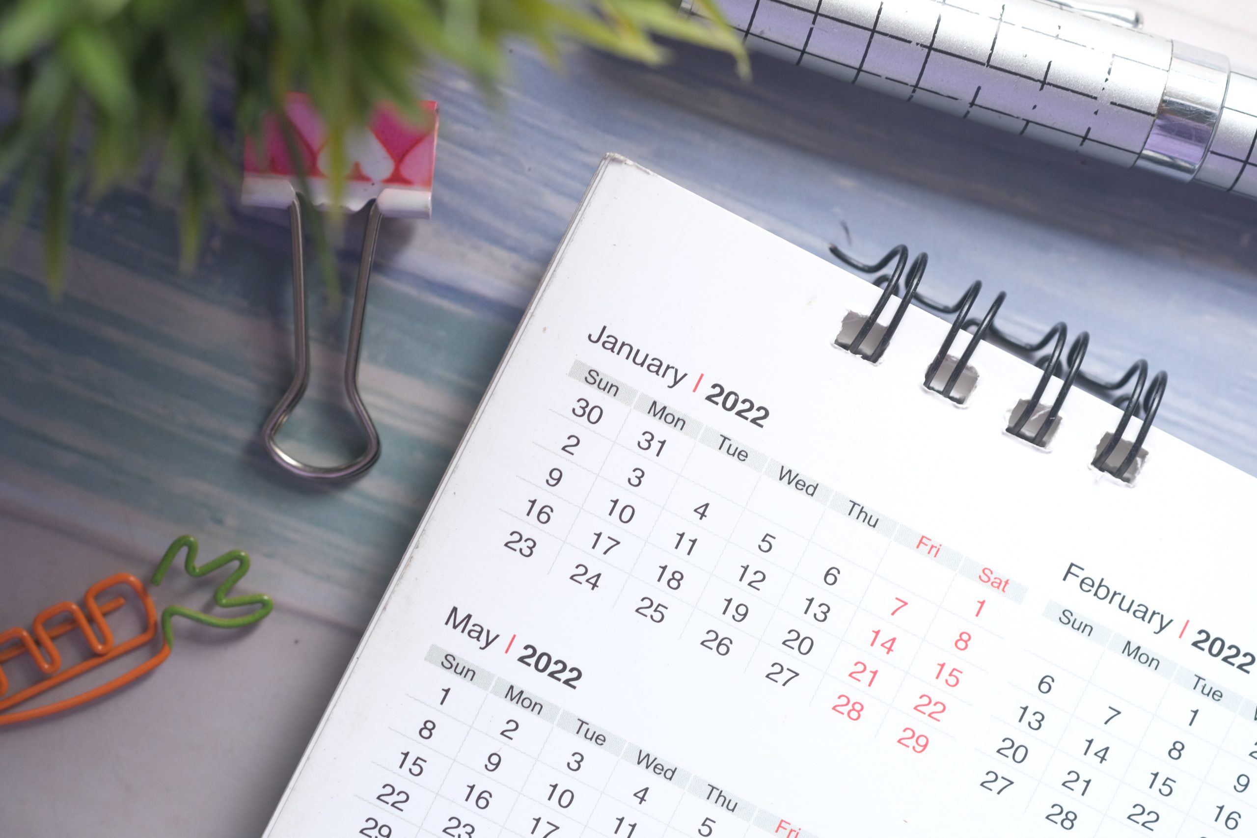 Desk calendar showing 2022 dates
